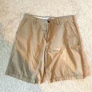 Izod khaki shorts